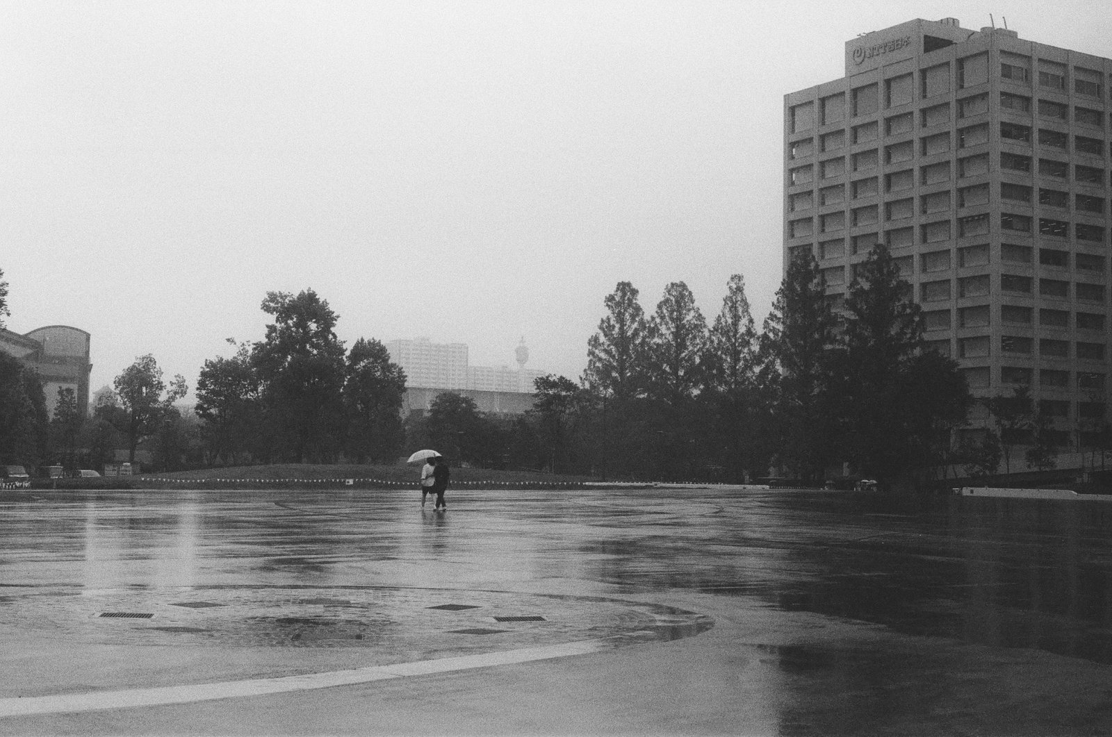 J&rsquo;ai rêvé du Japon — place sous la pluie